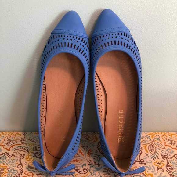 Restricted Perforated Cap-Toe Pointed Flats - Picture 4 of 5